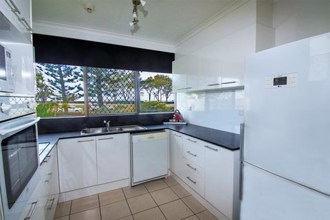 Seacrest Beachfront Apartments Surfers Paradise - Hotel Accommodation 12