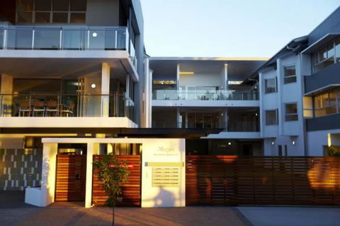 Maggies Beachfront Apartment 2 - Hotel Accommodation 1