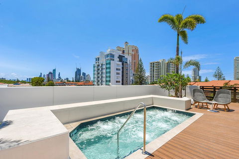 Qube Broadbeach Ocean View Apartments - Hotel Accommodation 13
