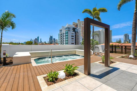 Qube Broadbeach Ocean View Apartments - Hotel Accommodation 12