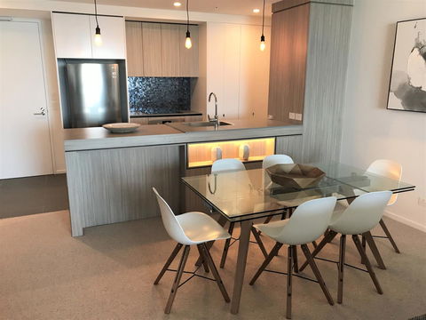 Qube Broadbeach Ocean View Apartments - Hotel Accommodation 26