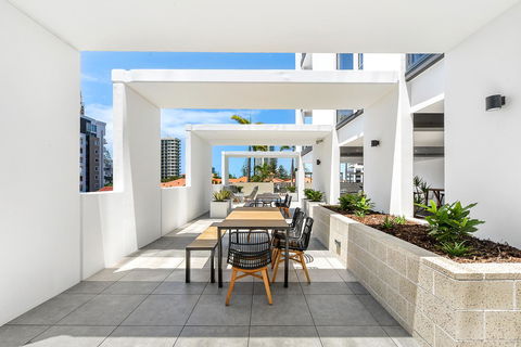 Qube Broadbeach Ocean View Apartments - Hotel Accommodation 5