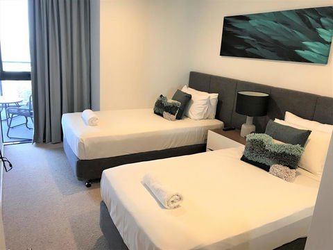 Qube Broadbeach Ocean View Apartments - Hotel Accommodation 24