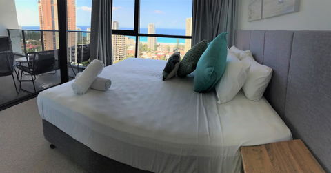 Qube Broadbeach Ocean View Apartments - Hotel Accommodation 23