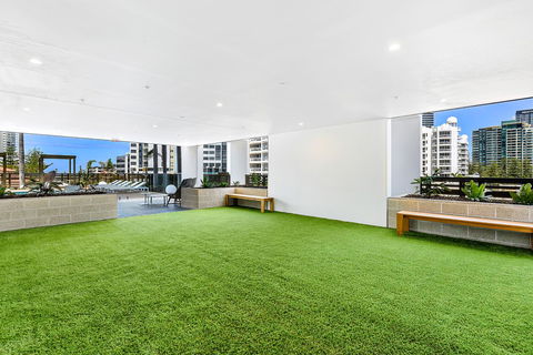 Qube Broadbeach Ocean View Apartments - Hotel Accommodation 6