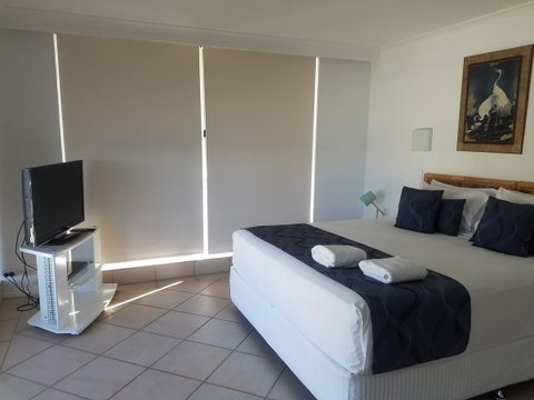 Golden Sands On The Beach - Absolute Beachfront Apartments - Hotel Accommodation 33
