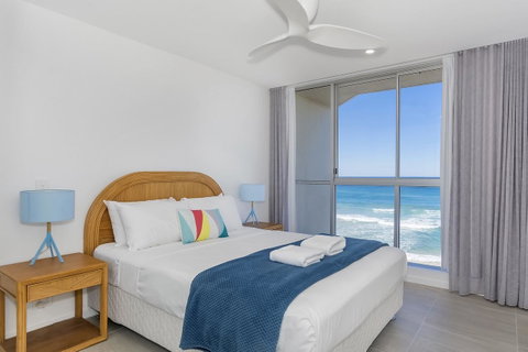 Golden Sands On The Beach - Absolute Beachfront Apartments - Hotel Accommodation 17