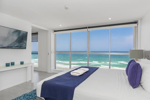 Golden Sands On The Beach - Absolute Beachfront Apartments - Hotel Accommodation 5