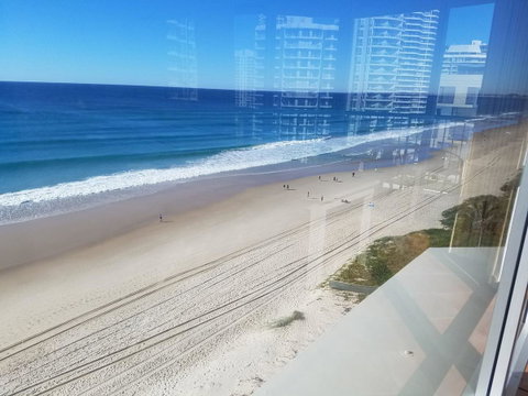 Golden Sands On The Beach - Absolute Beachfront Apartments - Hotel Accommodation 16