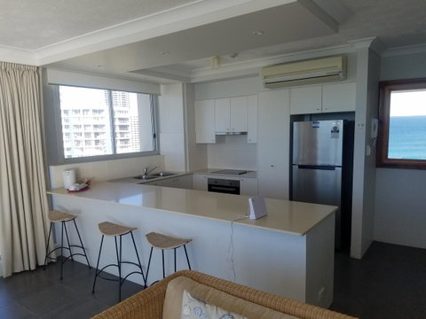 Golden Sands On The Beach - Absolute Beachfront Apartments - Hotel Accommodation 24