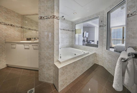 Novotel Surfers Paradise - Hotel Accommodation 10