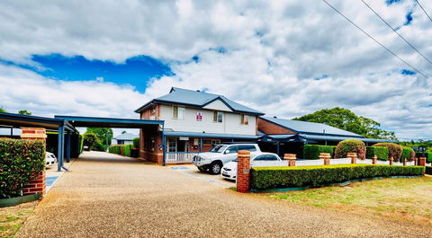 Ambassador On Ruthven - Hotel Accommodation 5