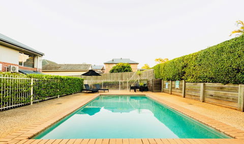 Ambassador On Ruthven - Hotel Accommodation 7