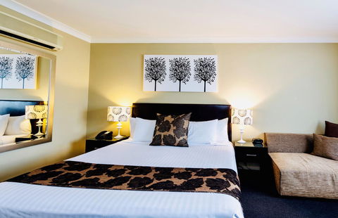 Ambassador On Ruthven - Hotel Accommodation 14