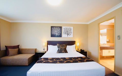 Ambassador On Ruthven - Hotel Accommodation 16