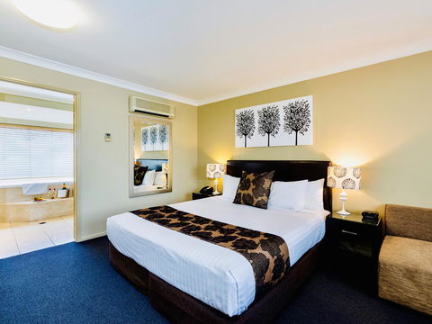 Ambassador On Ruthven - Hotel Accommodation 20