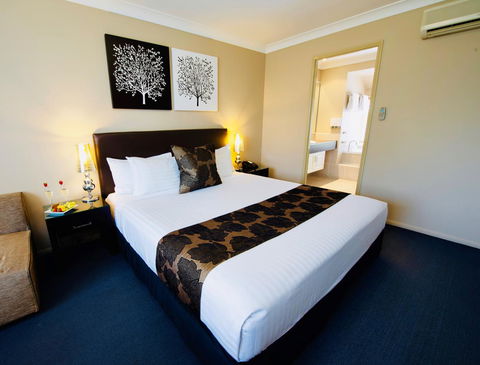 Ambassador On Ruthven - Hotel Accommodation 2