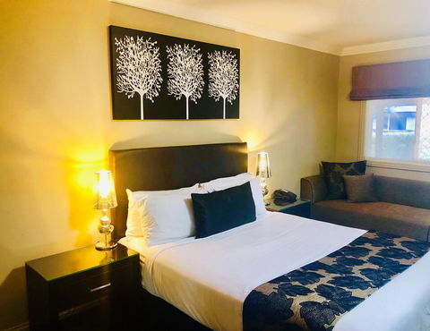 Ambassador On Ruthven - Hotel Accommodation 40