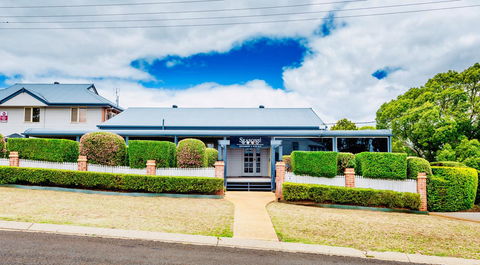 Ambassador On Ruthven - Hotel Accommodation 33