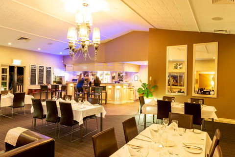 Ambassador On Ruthven - Hotel Accommodation 9