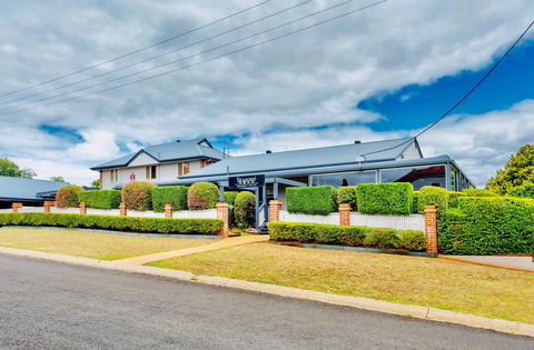 Ambassador On Ruthven - Hotel Accommodation 6