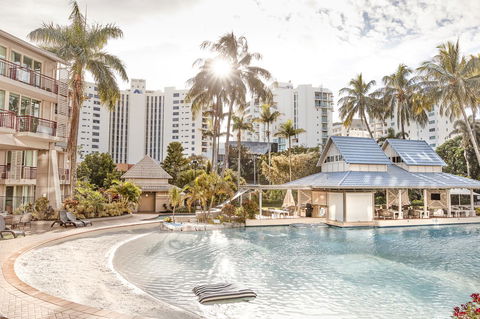 Novotel Cairns Oasis Resort - Hotel Accommodation 1