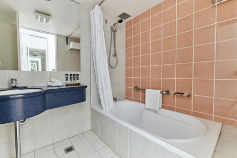 Novotel Cairns Oasis Resort - Hotel Accommodation 2