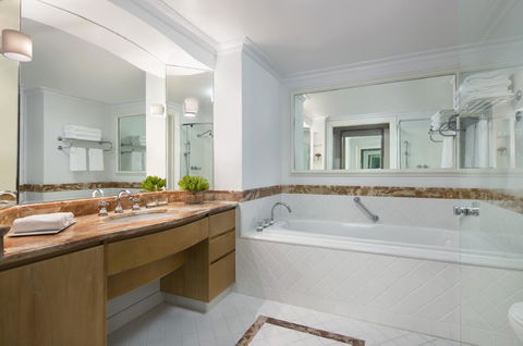 JW Marriott Gold Coast Resort & Spa - Hotel Accommodation 11