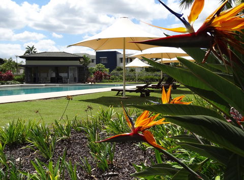 Waterfront Resort Villa With Buggy - Hotel Accommodation 24