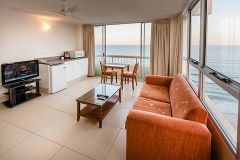 Chateau Beachside Resort - Hotel Accommodation 23