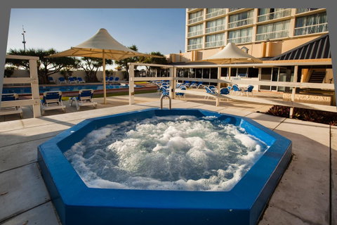Chateau Beachside Resort - Hotel Accommodation 1