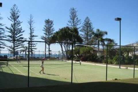 Burleigh Beach Tower - Hotel Accommodation 10