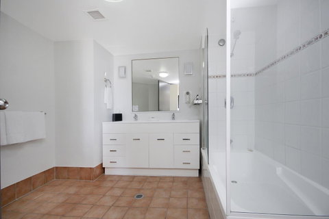 Sovereign On The Gold Coast - Hotel Accommodation 24