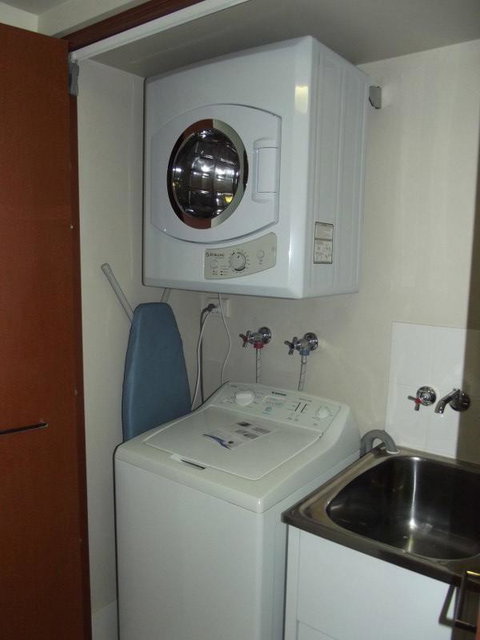 Private 2 Bedroom Apartment @ Chevron Towers - Hotel Accommodation 11