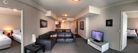 Private 2 Bedroom Apartment @ Chevron Towers - Hotel Accommodation 1