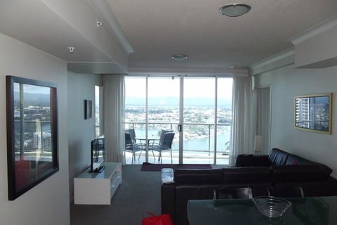 Private 2 Bedroom Apartment @ Chevron Towers - Hotel Accommodation 0