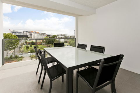 Arise Princess Regent Apartments - Hotel Accommodation 2