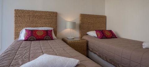 Norfolk Luxury Beachfront Apartments - Hotel Accommodation 32