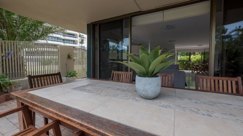 Norfolk Luxury Beachfront Apartments - Hotel Accommodation 23