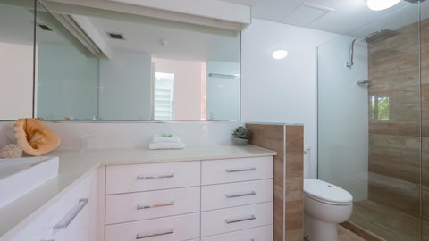 Norfolk Luxury Beachfront Apartments - Hotel Accommodation 17