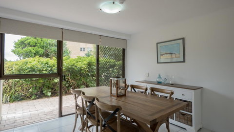 Norfolk Luxury Beachfront Apartments - Hotel Accommodation 13