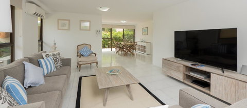 Norfolk Luxury Beachfront Apartments - Hotel Accommodation 10