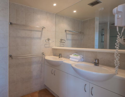Norfolk Luxury Beachfront Apartments - Hotel Accommodation 29