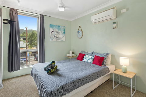 Location! 2BR Town View Unit In Centre Of Airlie. - Hotel Accommodation 0