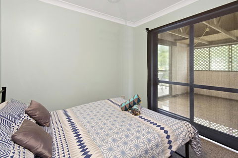 Location! 2BR Town View Unit In Centre Of Airlie. - Hotel Accommodation 5