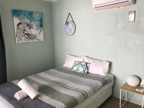 Location! 2BR Town View Unit In Centre Of Airlie. - Hotel Accommodation 6