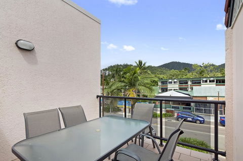 Location! 2BR Town View Unit In Centre Of Airlie. - Hotel Accommodation 2