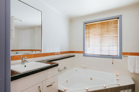 Apple Blossom Cottages - Hotel Accommodation 9