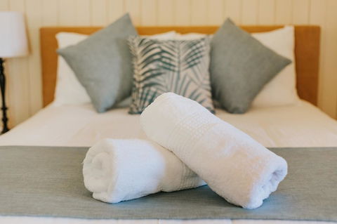 Apple Blossom Cottages - Hotel Accommodation 12
