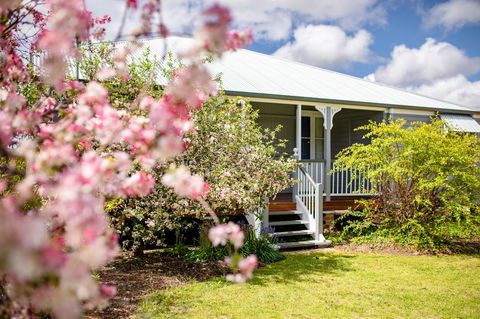 Apple Blossom Cottages - Hotel Accommodation 1